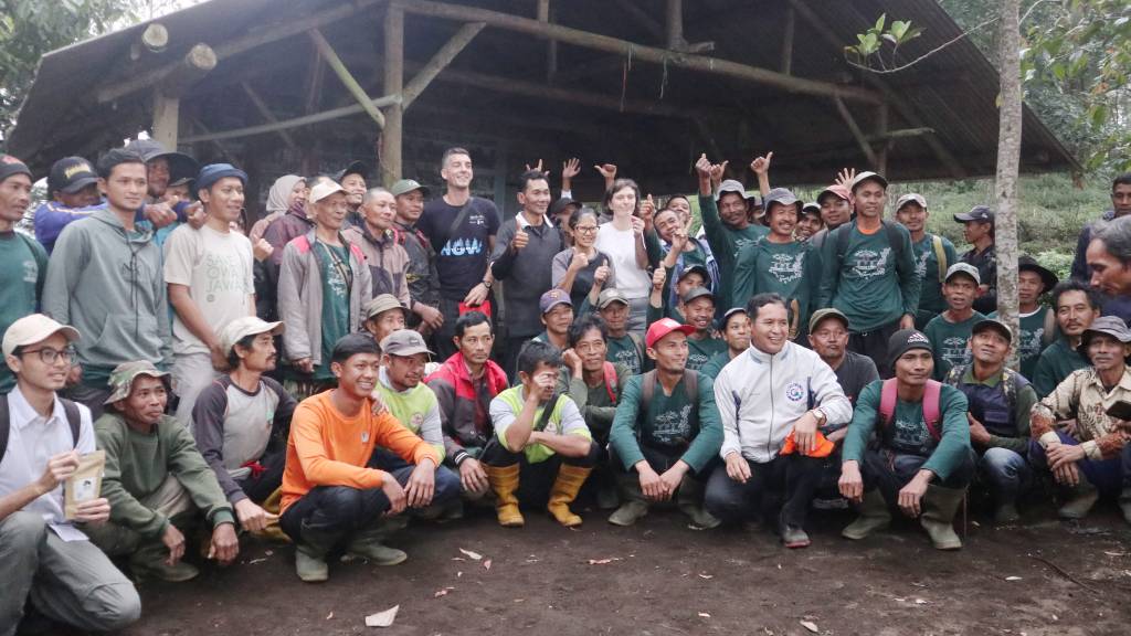 Foto bersama petani kopi KPS Mulyatani Dok. NTFP-EP Indonesia (2025)